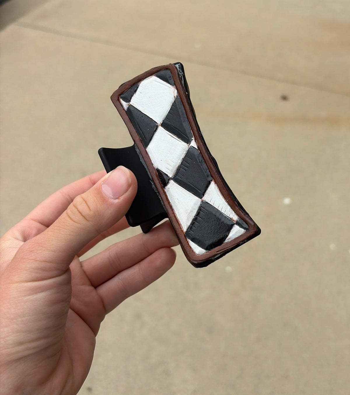 CHECKERED Claw