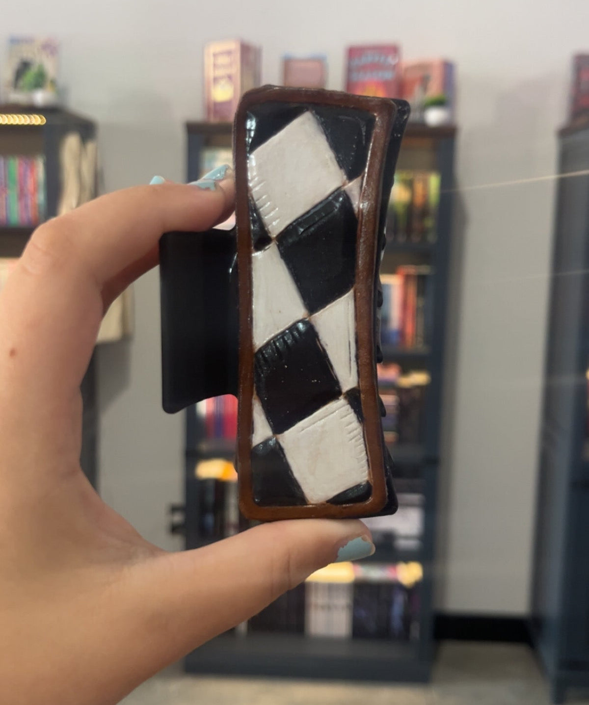 CHECKERED Claw